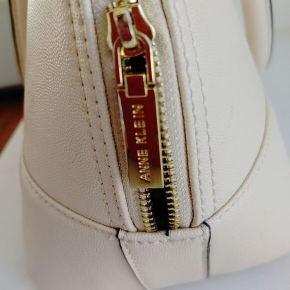 Anne Klein Bowler Winter White purse Bag tote - Picture 9 of 9